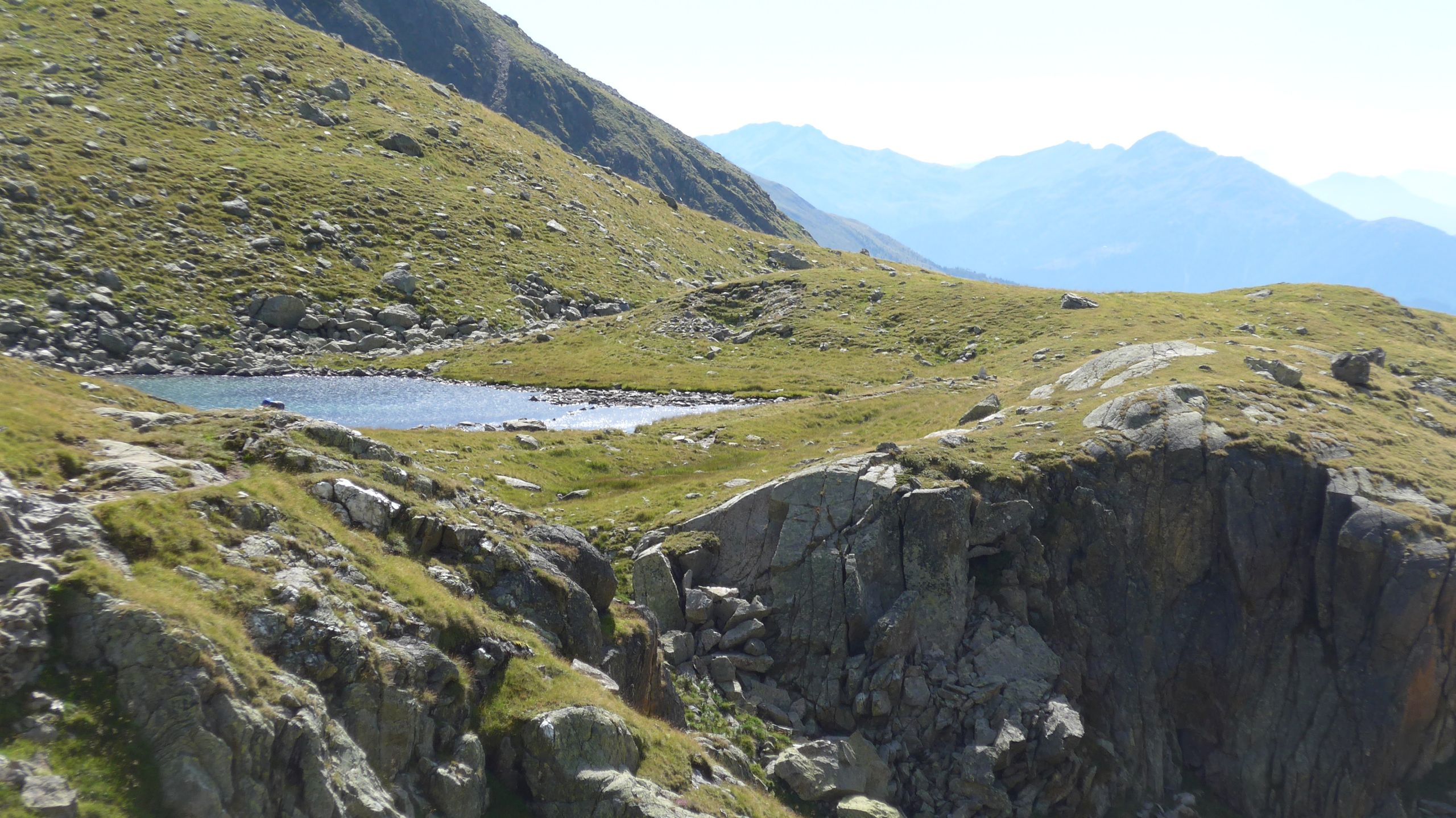 Weg entlang des Wassers